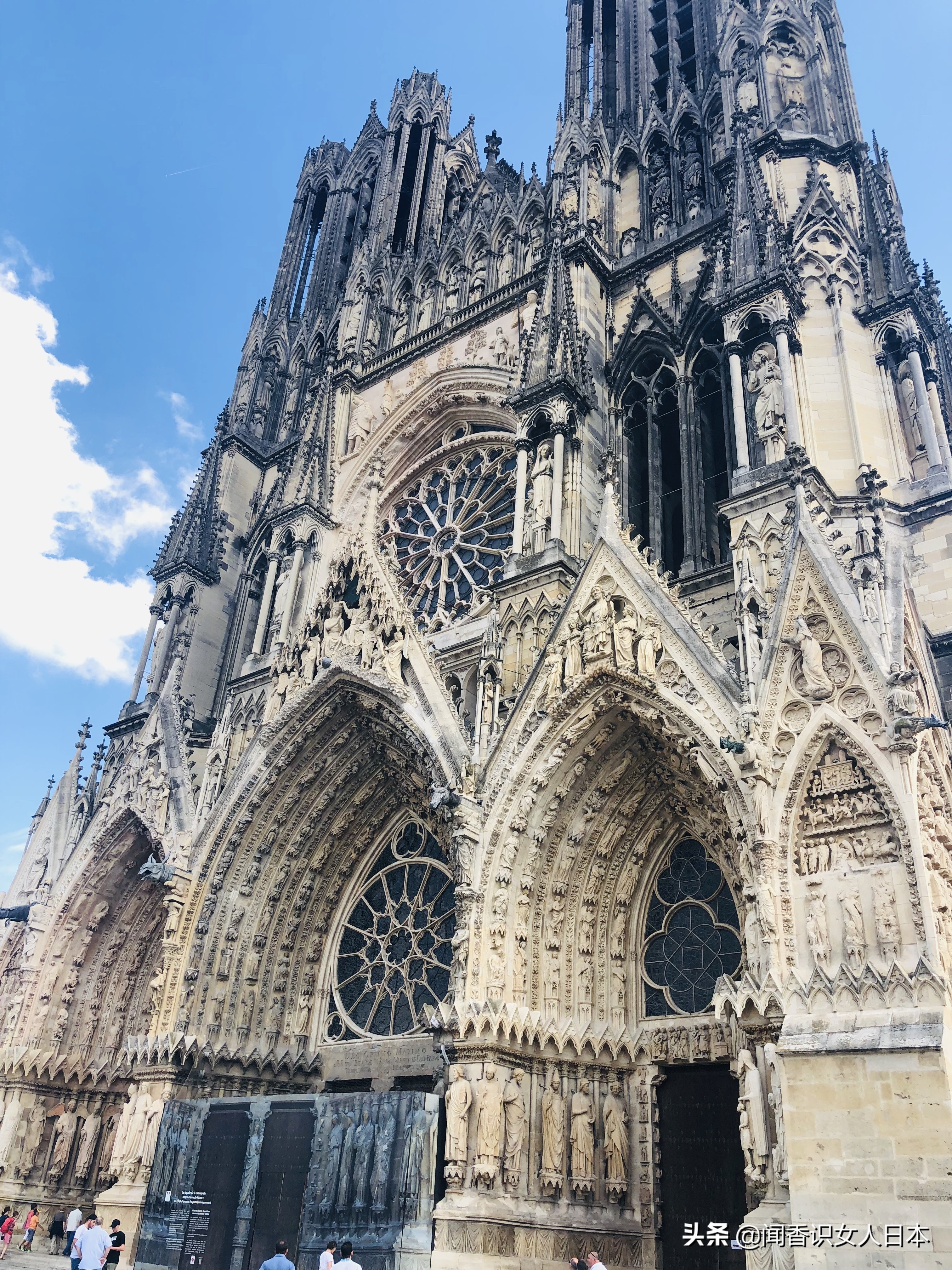 巴黎圣母院大教堂,巴黎圣母院和兰斯大教堂