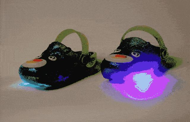 小孩子鞋被电梯卡,小朋友脚被卡到电梯里