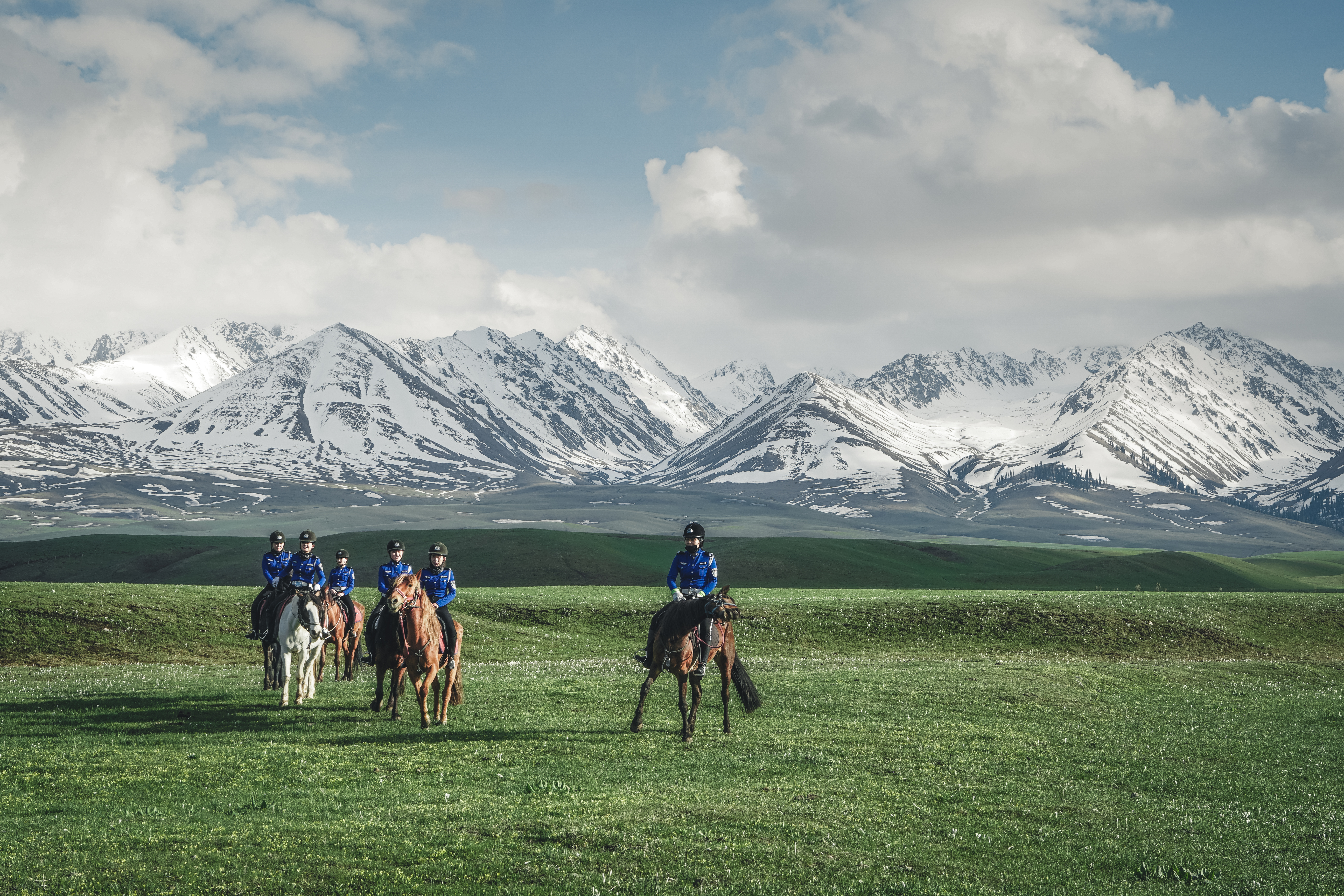 伊犁手风琴歌曲大全100首,新疆伊犁手风琴演奏
