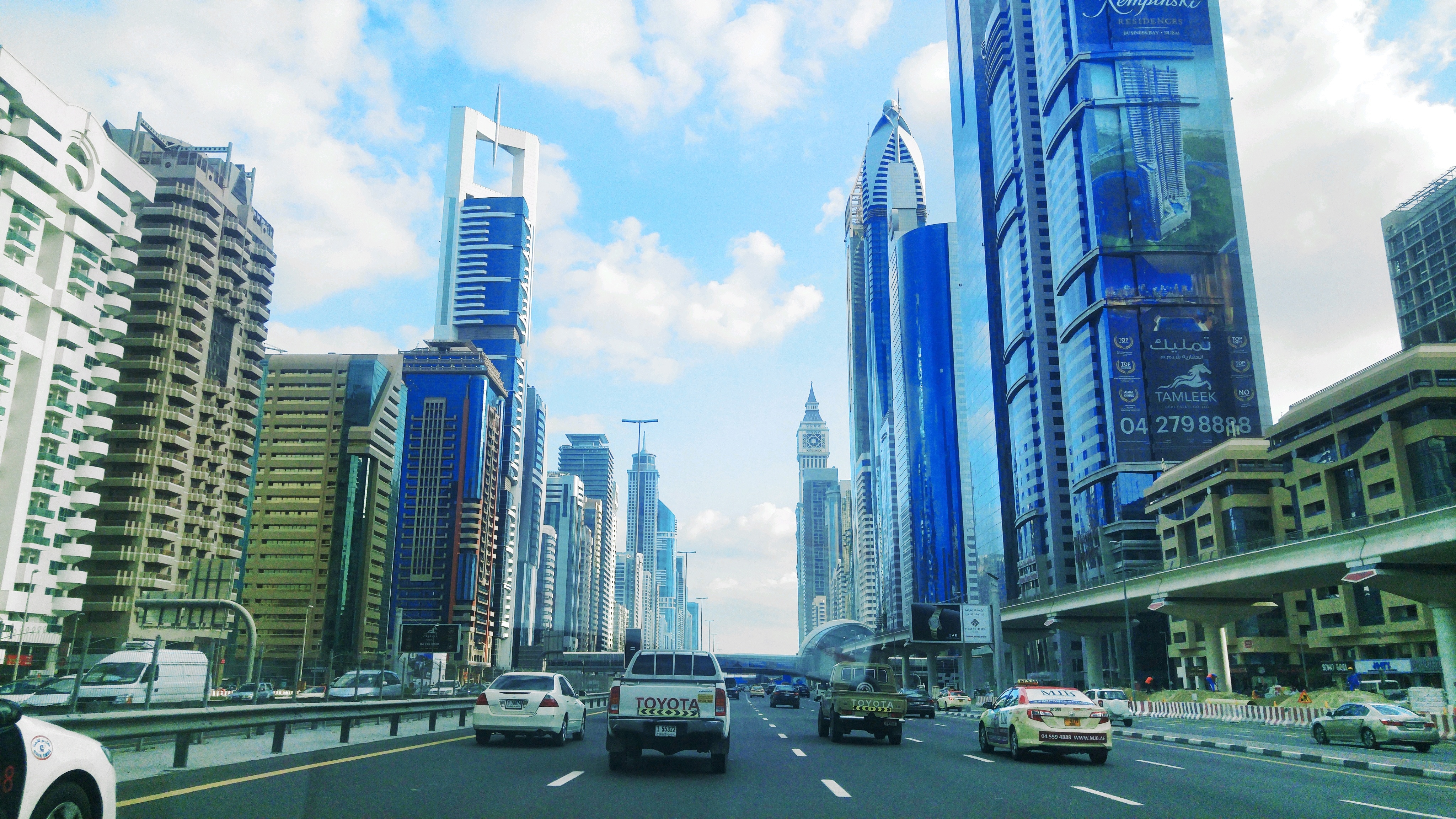 沙特阿联酋迪拜是三个国家吗,阿联酋迪拜是发达国家吗