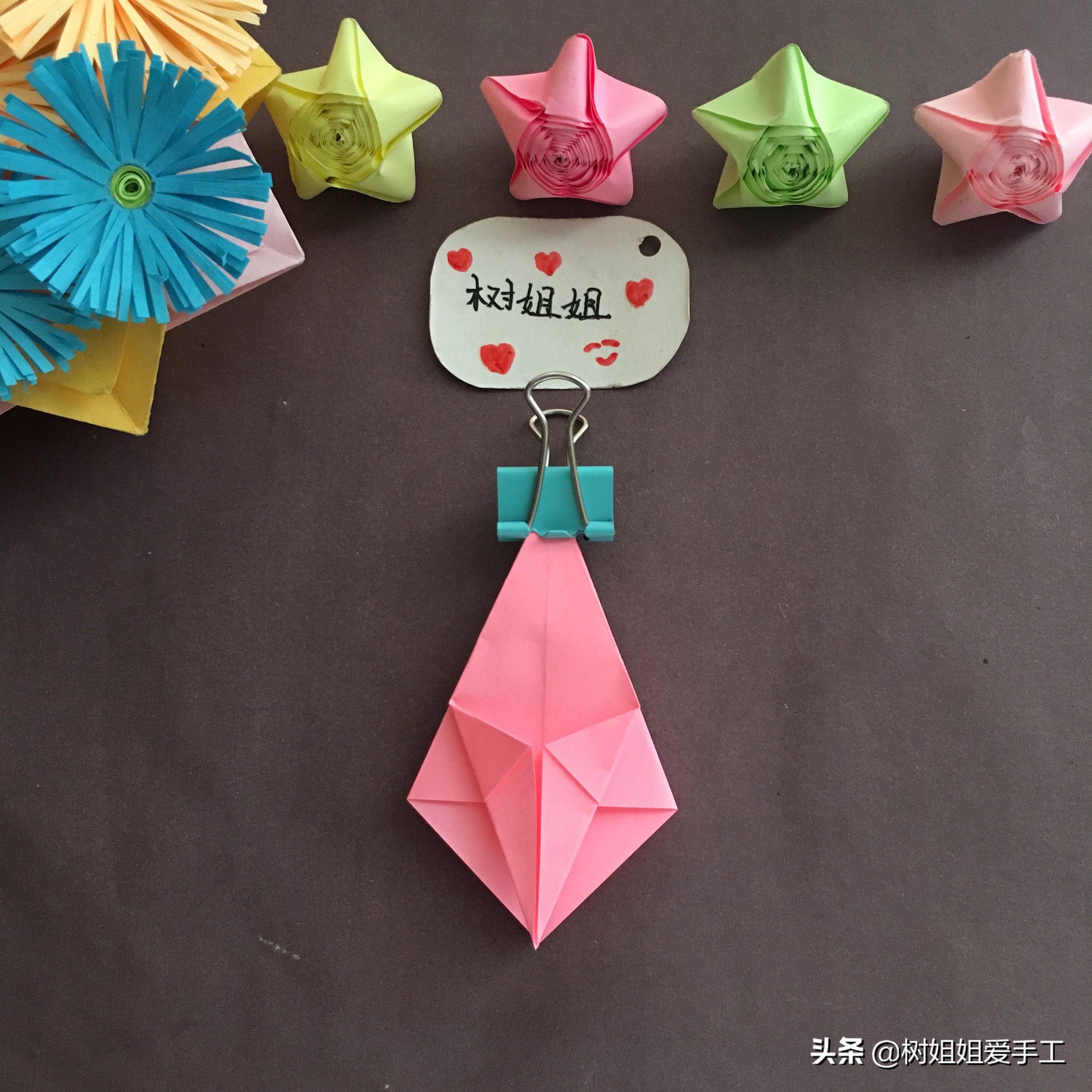 折纸草莓的折法简单,幼儿草莓折纸