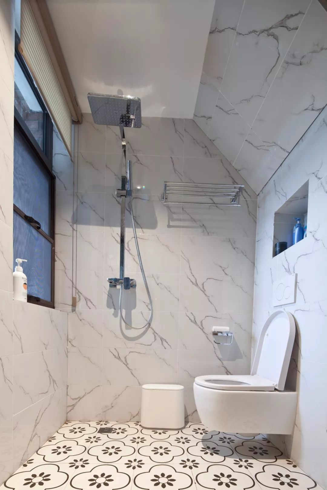 壁挂马桶卫生间装修效果图,恩仕壁挂马桶卫生间