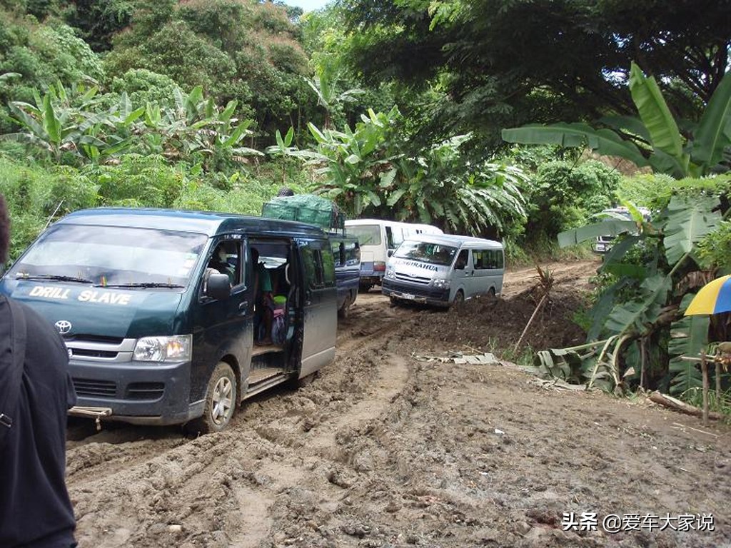 泥地汽车打滑怎么办,汽车陷入泥泞打滑