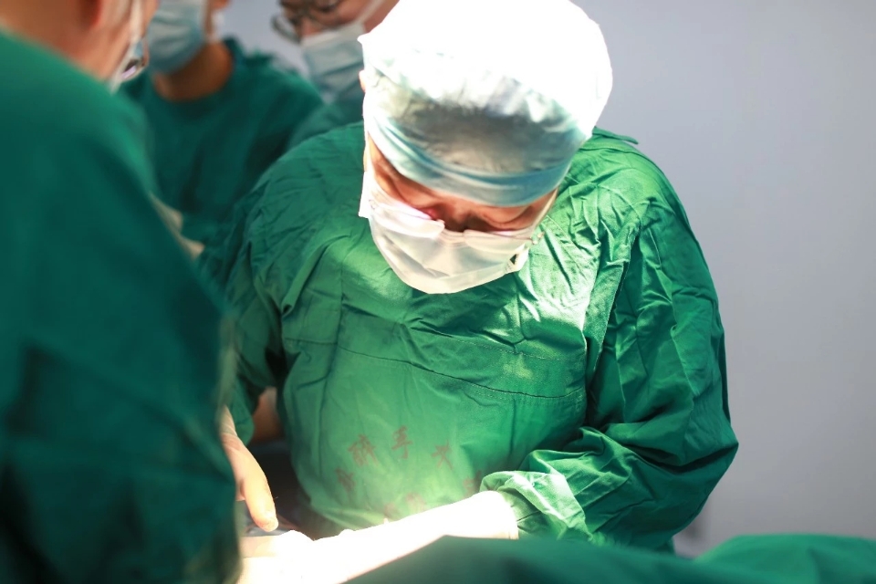 西安国际医学中心胸科医院二病区,西安国际医学中心胸外科主任