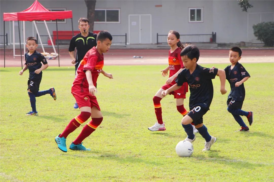 校园足球联赛拉开帷幕,点燃绿茵烽火
