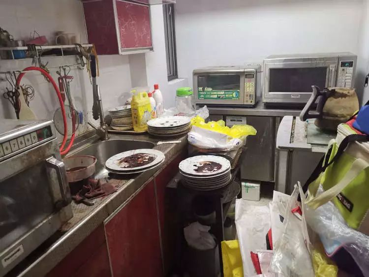 触目惊心的餐饮后厨,触目惊心黄记煌后厨