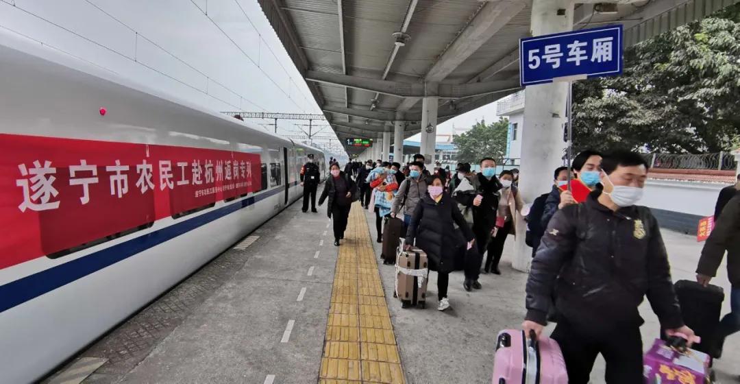 战疫情保春运铁路警察在行动,抗击疫情守护平安摄影征稿