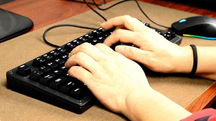 性价比高的青轴机械键盘推荐,性价比青轴机械键盘推荐