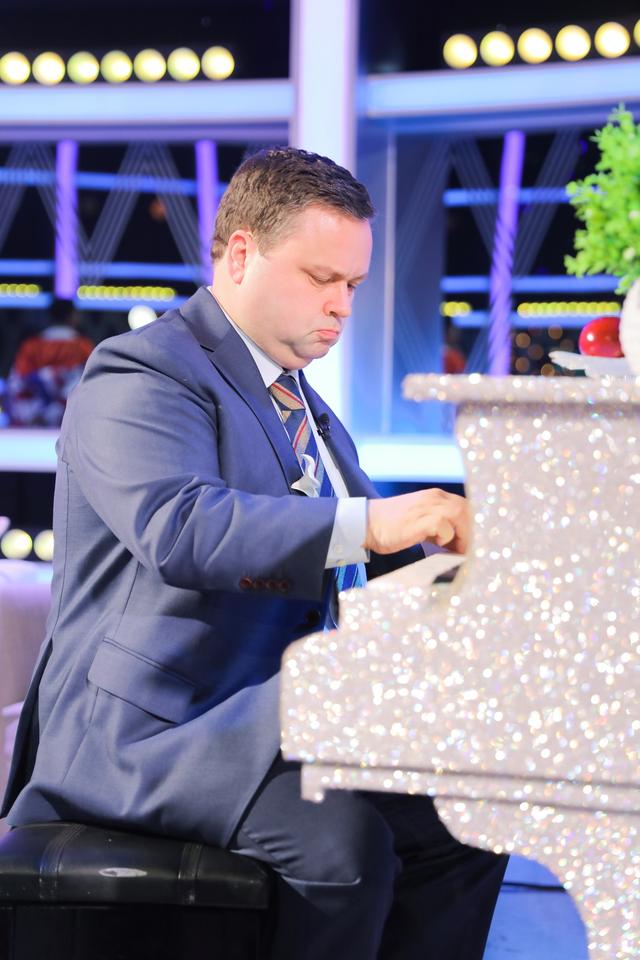 英国版“声入人心”保罗登上《巅峰之夜》用歌声讲述草根逆袭之路