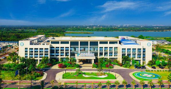 中国首例肝癌已手术,一台一百多亿的治疗癌症机器