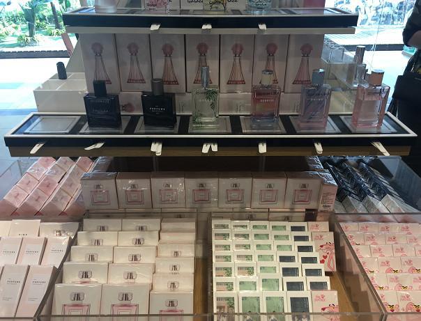 彩妆蛋成石头？唇釉成胶棒？在这里只要他想，没有不敢