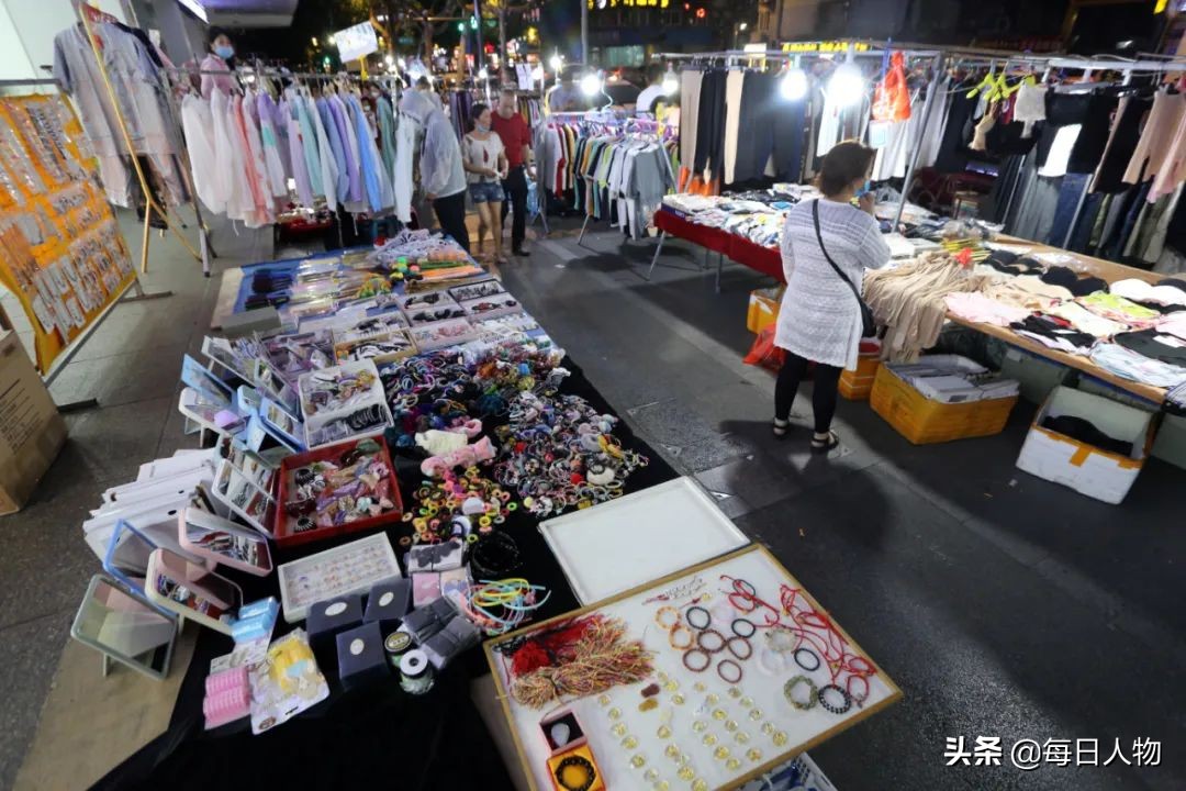 摆摊不容易，数钱最快乐，那些年我们练的摊儿……