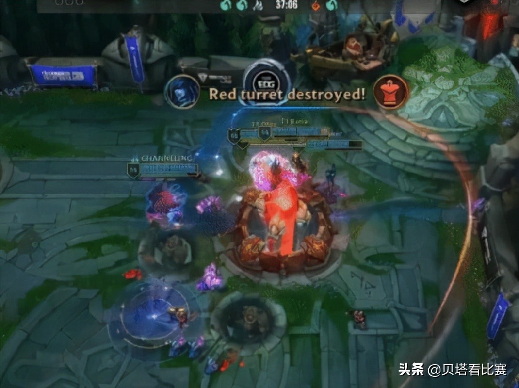 t1队员讨论faker闪现推,t1队员看faker脸色