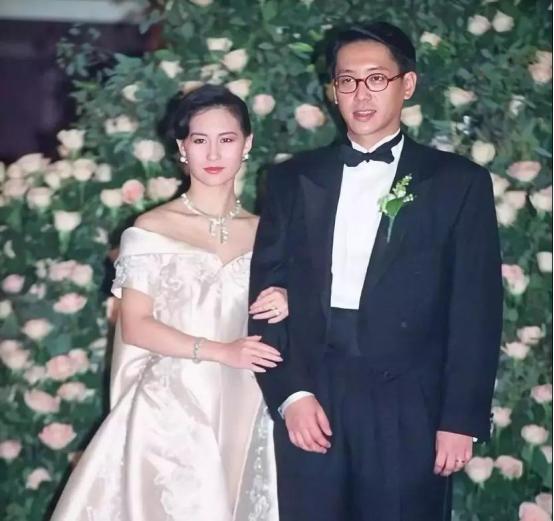 赌王一共有几房妻子,赌王背后的女人