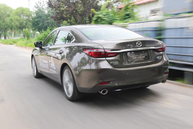 开完日产天籁，再换到马自达阿特兹上，老司机：差距真不一般！