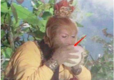 西游记为什么孙悟空吃桃只吃一口,西游记孙悟空为什么偷吃蟠桃