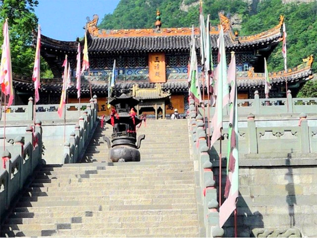 武当山女道姑真实生活,武当山漂亮女道姑