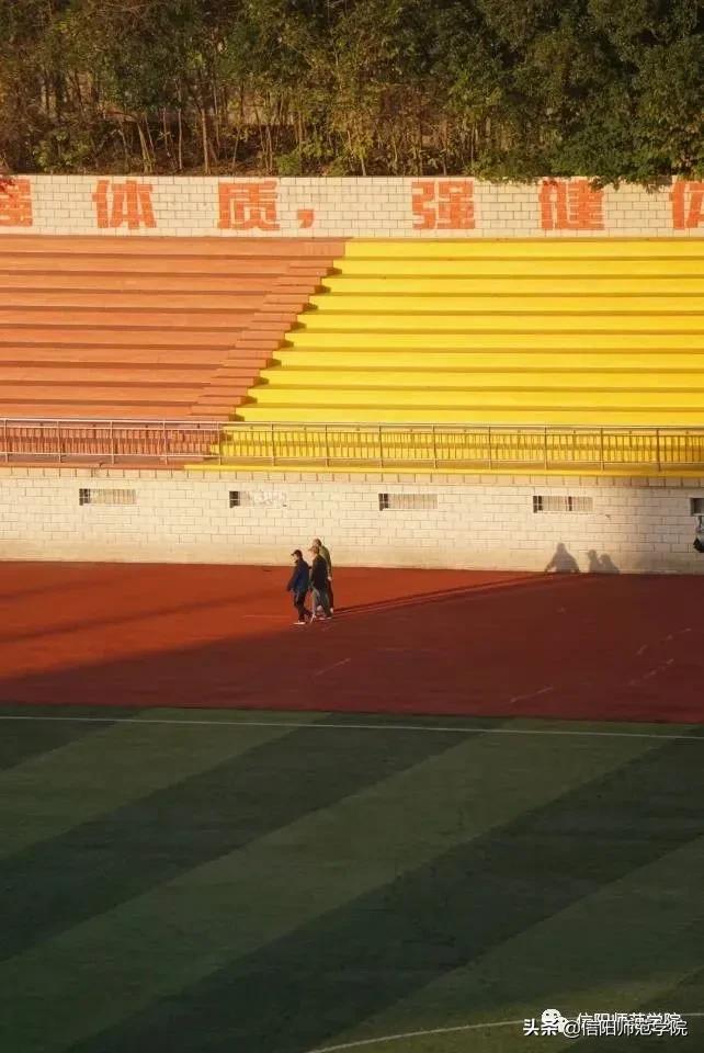 日落大道浪漫出逃歌词,在日落大道浪漫出逃下一句