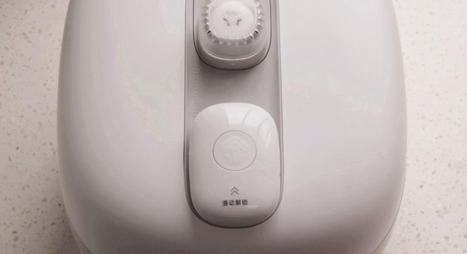 酷暑天气来碗冰镇莲子汤降降火,清热解毒又下火的绿豆莲子汤