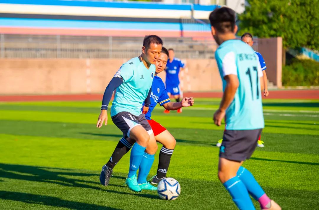 以球会友弘扬体育风尚,以球会友足球逐梦超级杯