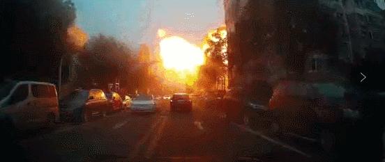 家里爆炸整栋楼都塌了,女子独自在家突然爆炸