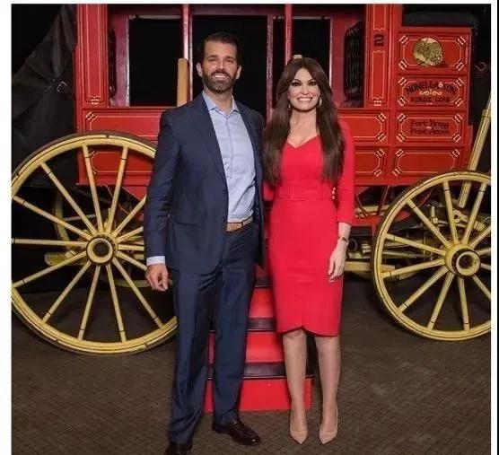 揭秘特朗普的准儿媳 (特朗普夫人最新着装)