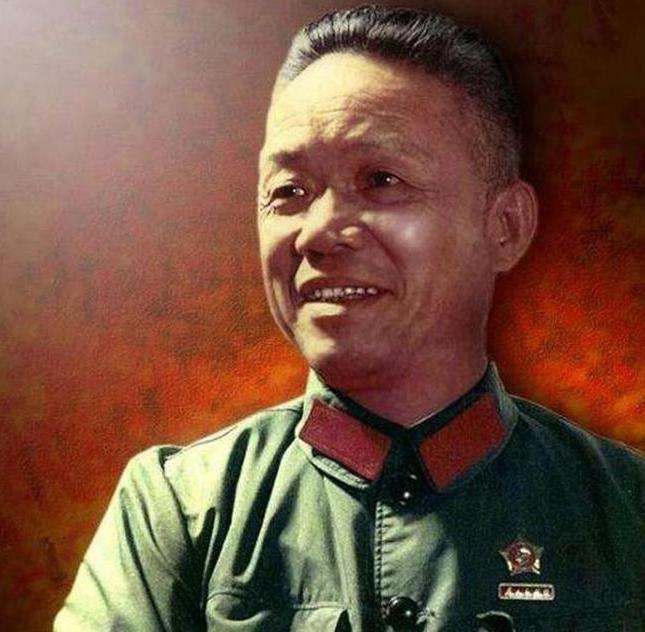 邓华有多厉害？毛主席极力称赞，彭老总：不听邓华言，吃亏在眼前