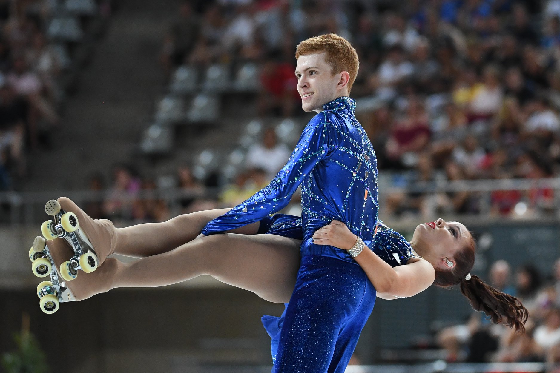 成人轮滑单排还是双排好,为什么双排轮滑更锻炼人