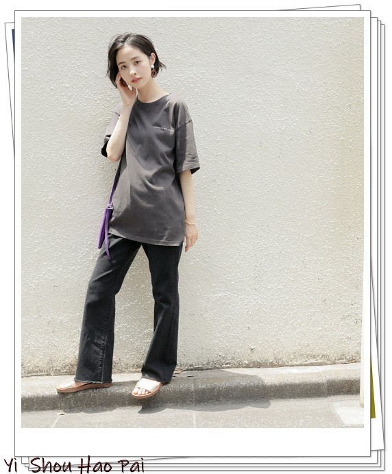 女星喇叭牛仔裤搭配,风衣搭配喇叭牛仔裤