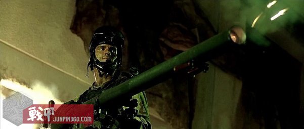 美国黑鹰战机坠落视频,十部顶级战争大片黑鹰坠落