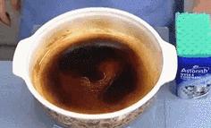 厨具用久，变黑还生锈？老阿姨教你一招，抹点这个比新买的还要亮