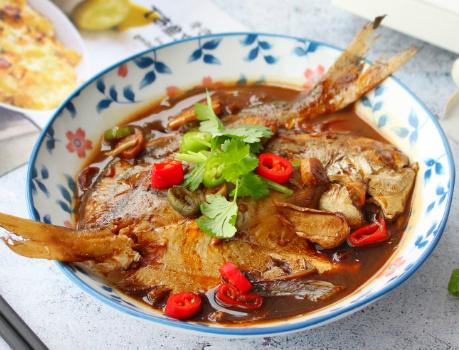 美食不可辜负家常菜清蒸鲳鱼,浙江菜红烧白鲳鱼的做法