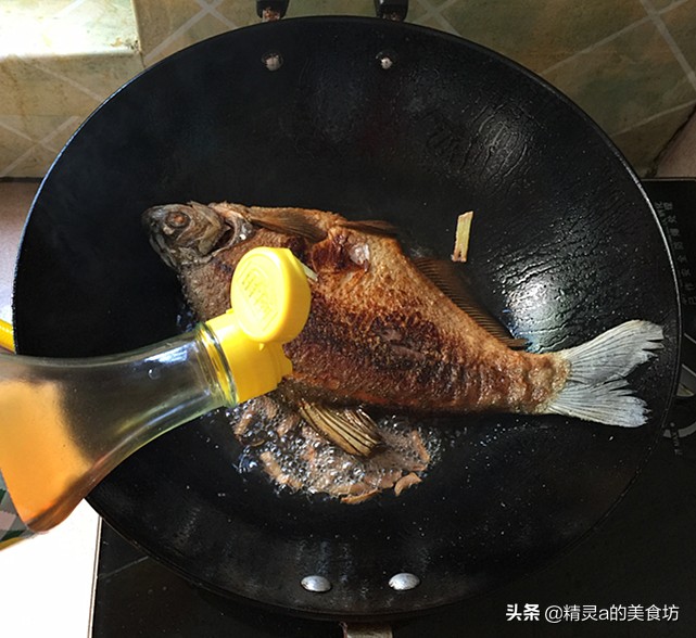 红烧鱼怎样做肉质细腻还入味,红烧鱼怎么才能让鱼皮不粘锅
