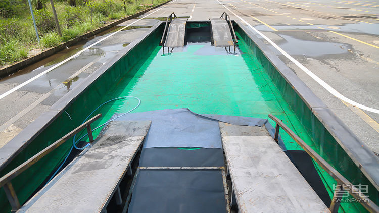 纯电的车涉水能力怎么样,新能源车涉水短路会怎样