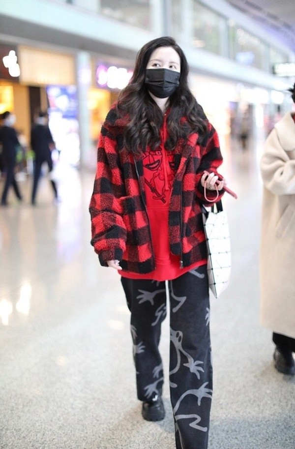 过年不穿红色怎么搭配,过年不应该穿的颜色