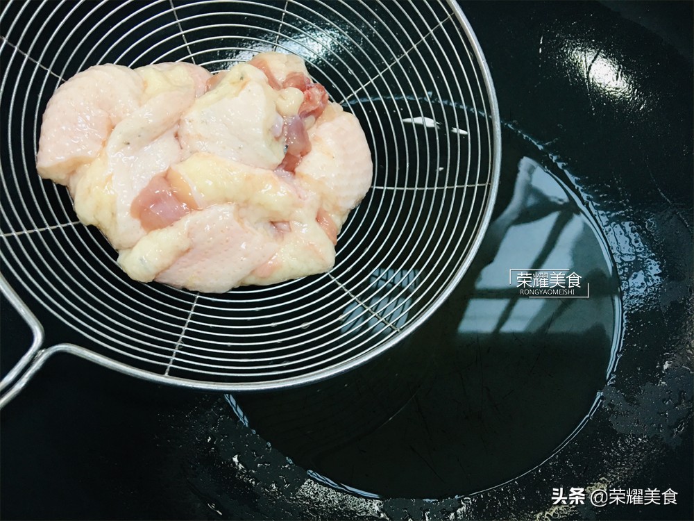 鸭做白切,怎样做白切鸭肉嫩皮脆