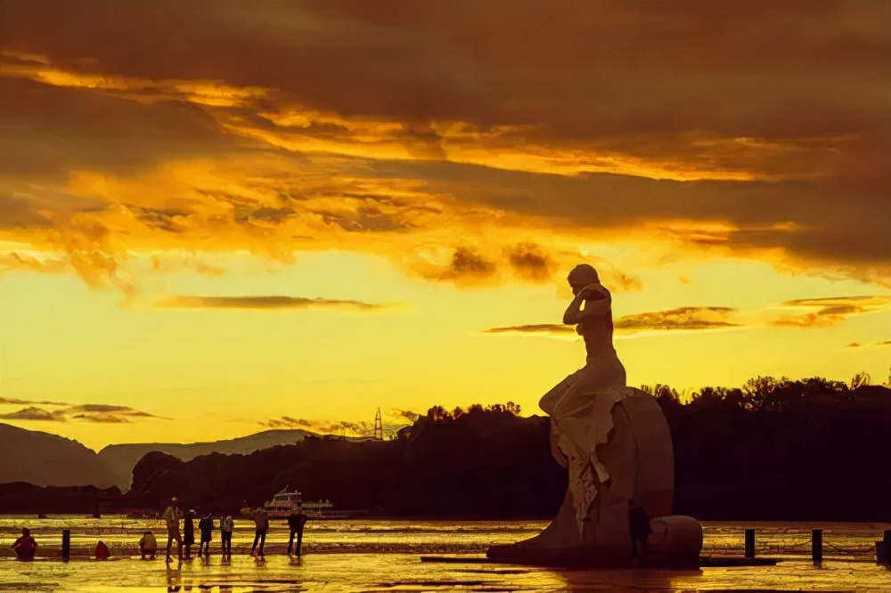 高铁夫人孙克悠:和*国锋华**并肩战斗,与*耀邦胡**2年查清瞿秋白真相