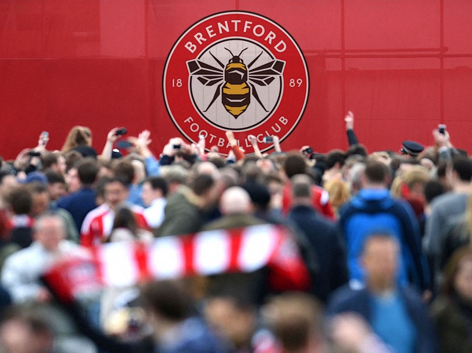 布伦特福德球衣英文字母,布伦特福德队徽图片