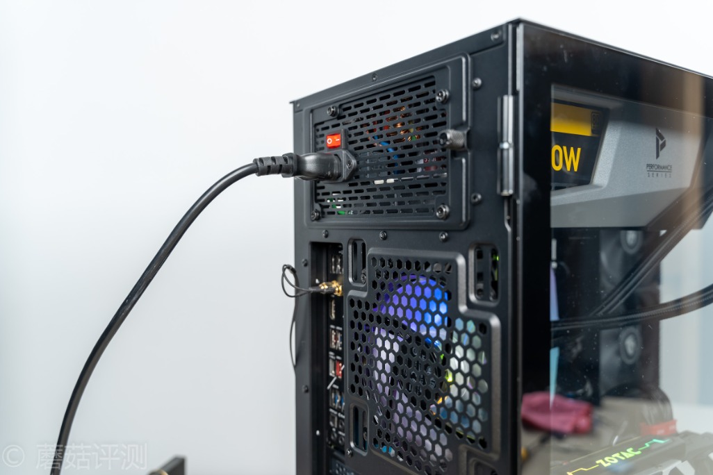 输出稳定，安静高效、Tt（Thermaltake）GT650W金牌全模组电源