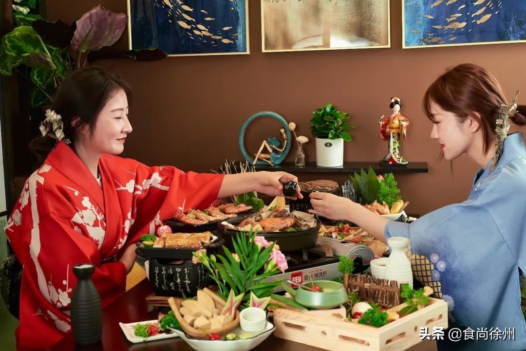 徐州张柏芝一秒到日本？其实正在吃日料，和服免费穿，过足cos瘾