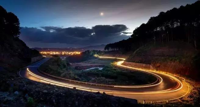 乐山大佛为何不属于石窟,乐山不止有大佛还有美食