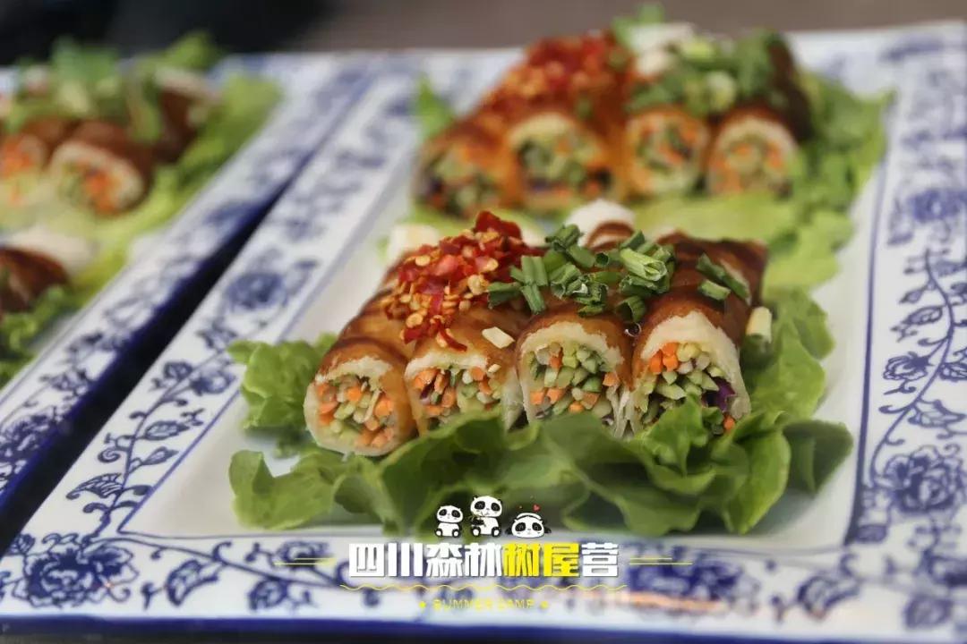 厉害了!这几个小学生竟然花了5天时间在森林里造了一个......