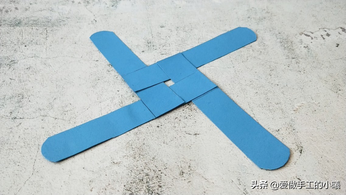 十字卡纸飞镖图解,简单卡纸飞镖折法