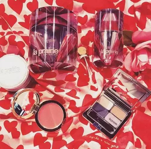 一支口红79贵吗,一支口红一百多一瓶粉底液