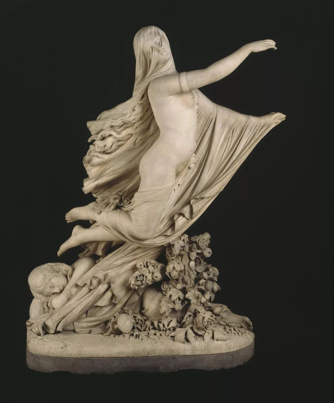 面纱掩盖着的，是一个少女的贞洁，也是整个帝国的命运