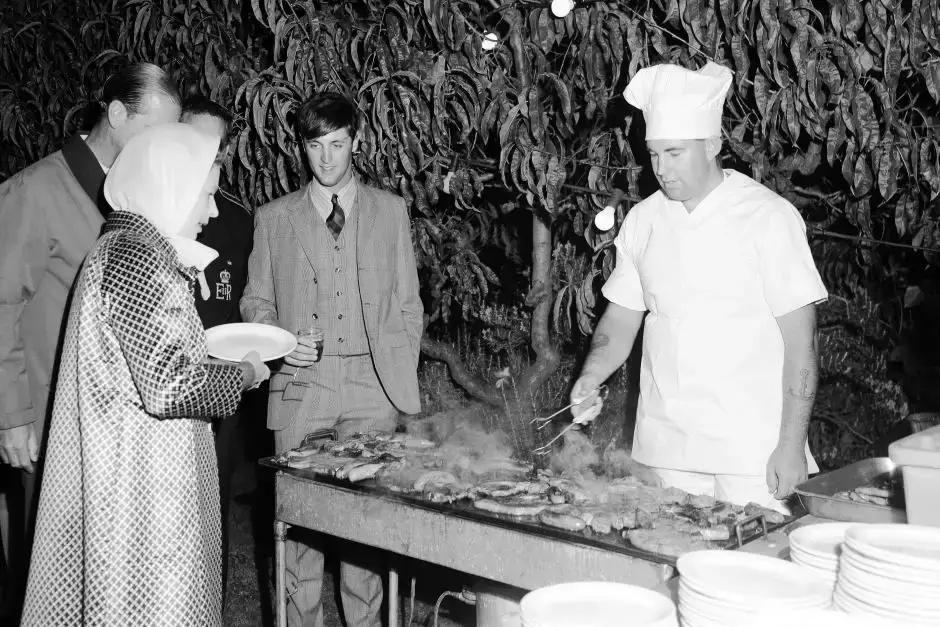 93岁女王年年放暑假！深扒女王秘密“朋友圈”，看看她都玩些啥