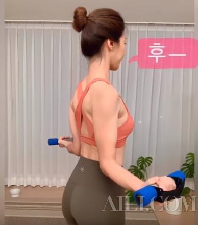 张钧甯开肩的正确方法视频,圆肩驼背张钧甯