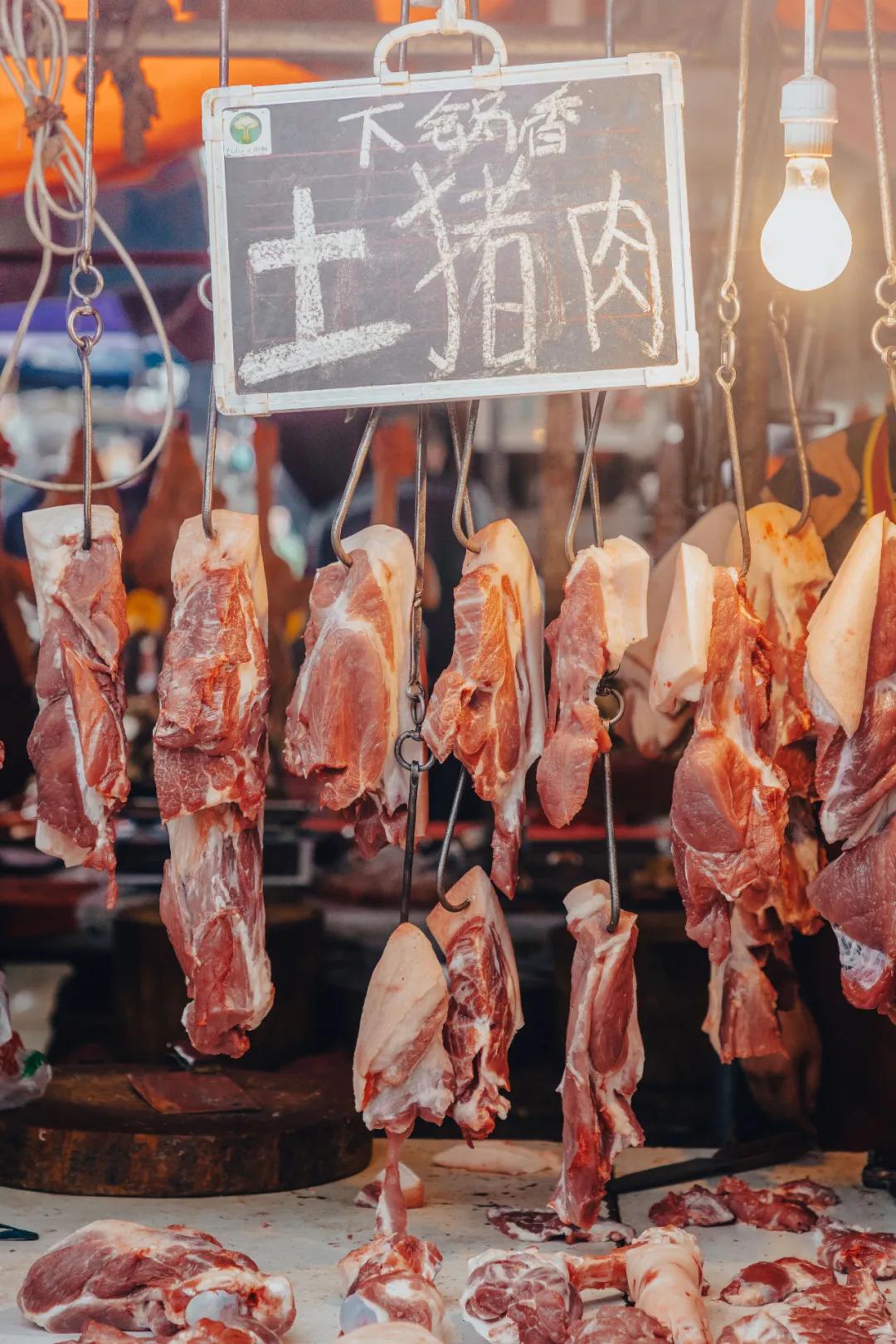 沙河边的野生菜市，是成都嬢嬢的狂欢现场