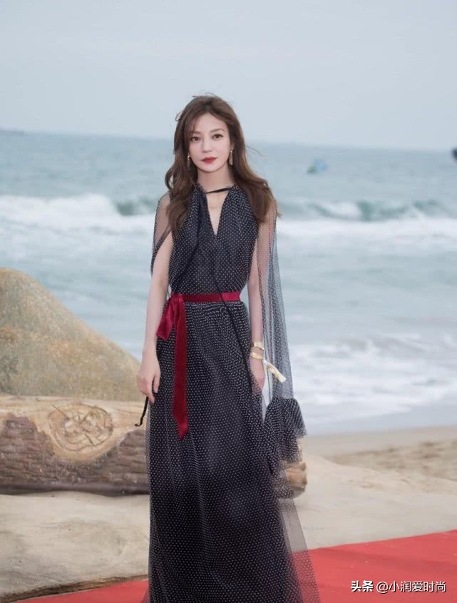 微胖脖子短穿什么衣服比较好看,肩宽手臂粗小个子微胖女生穿搭