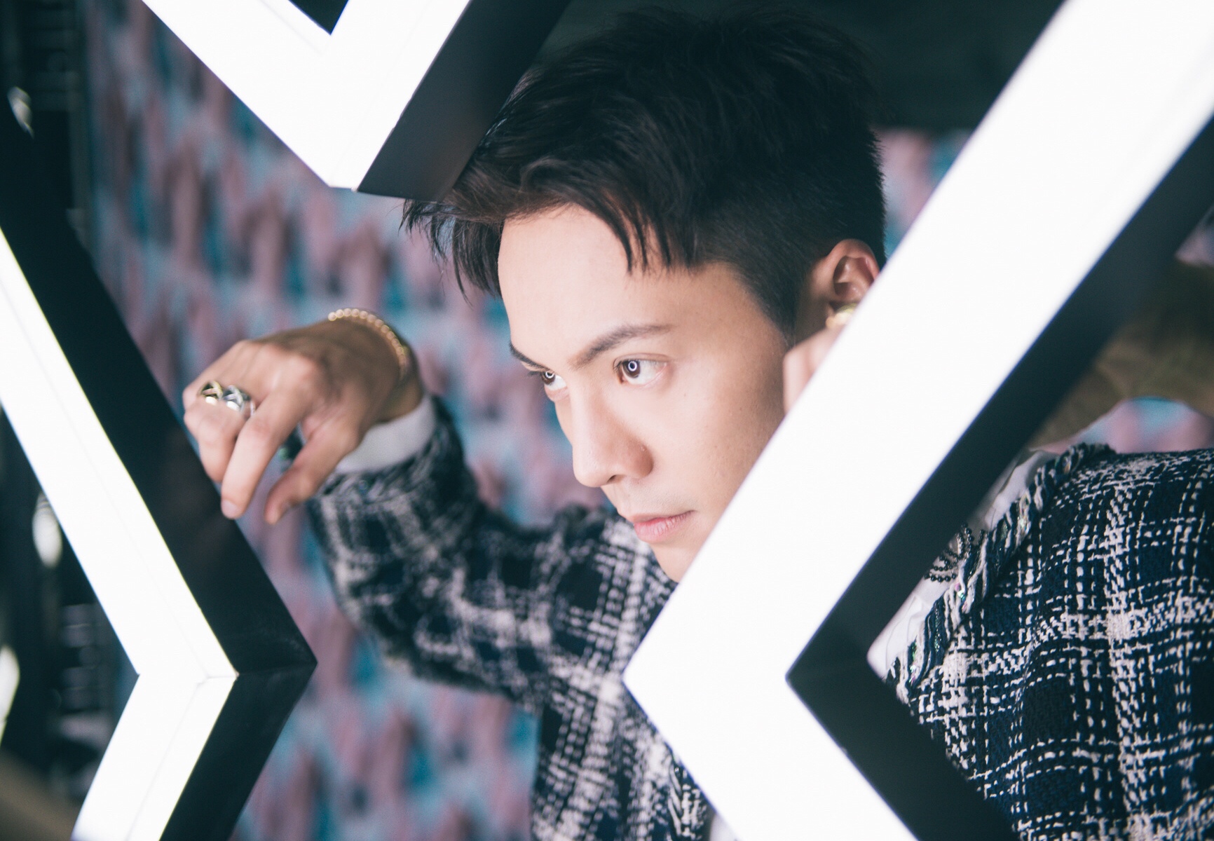 刘雯条纹帽,刘雯戴香奈儿手表图